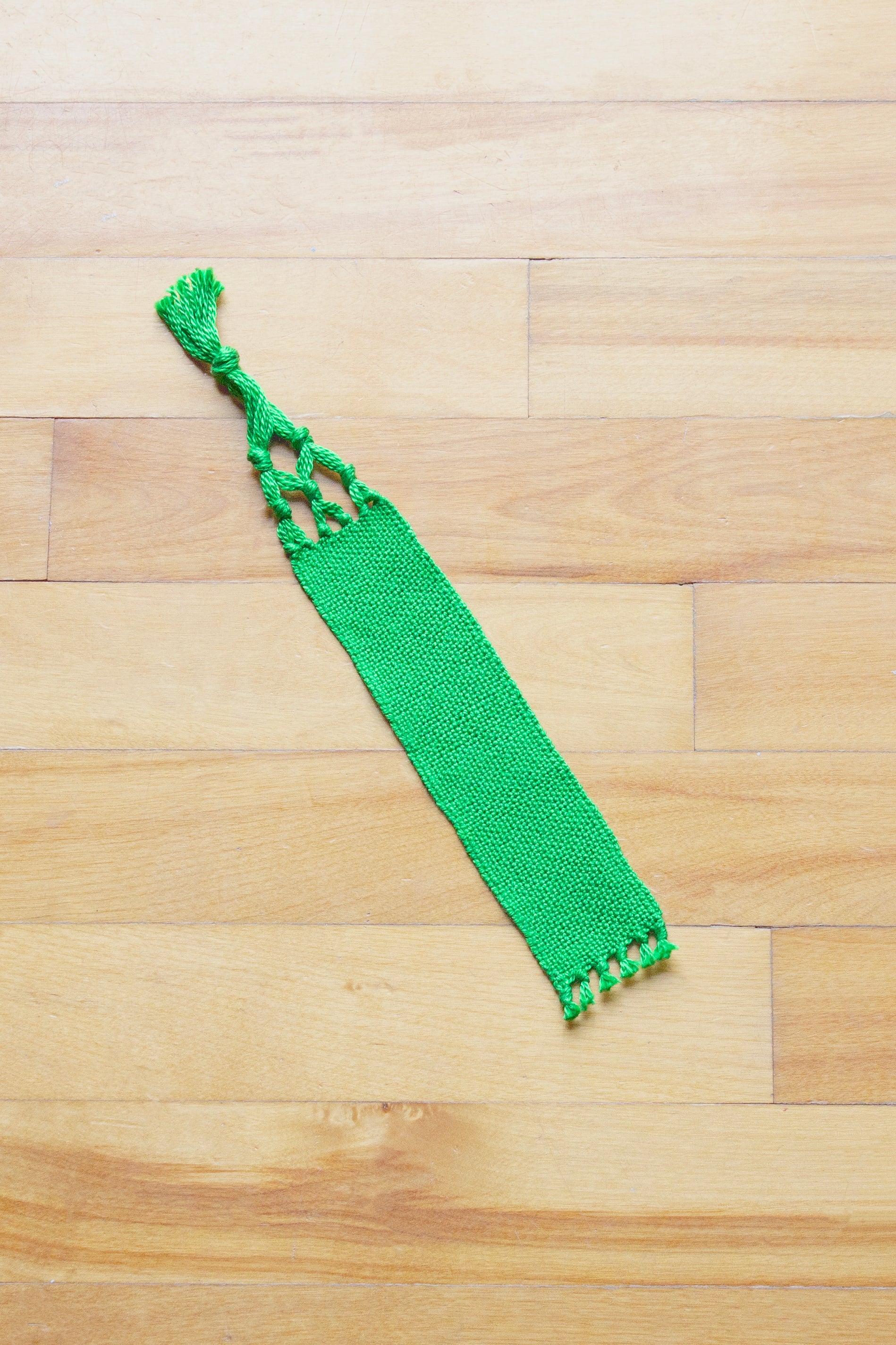 Cotton medium bookmark, Green, handmade, natural fibres, washer safe, decorative fringe, made in Canada